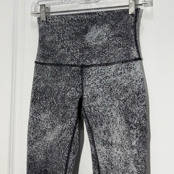 Lululemon Wunder Under Crop (Hi-Rise) Luon Spray Jacquard White Black Leggings 4 - Picture 7 of 13